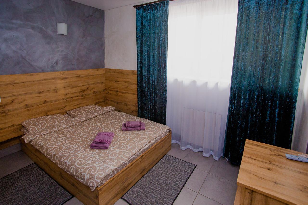 Ok Hotel Rivne Eksteriør billede