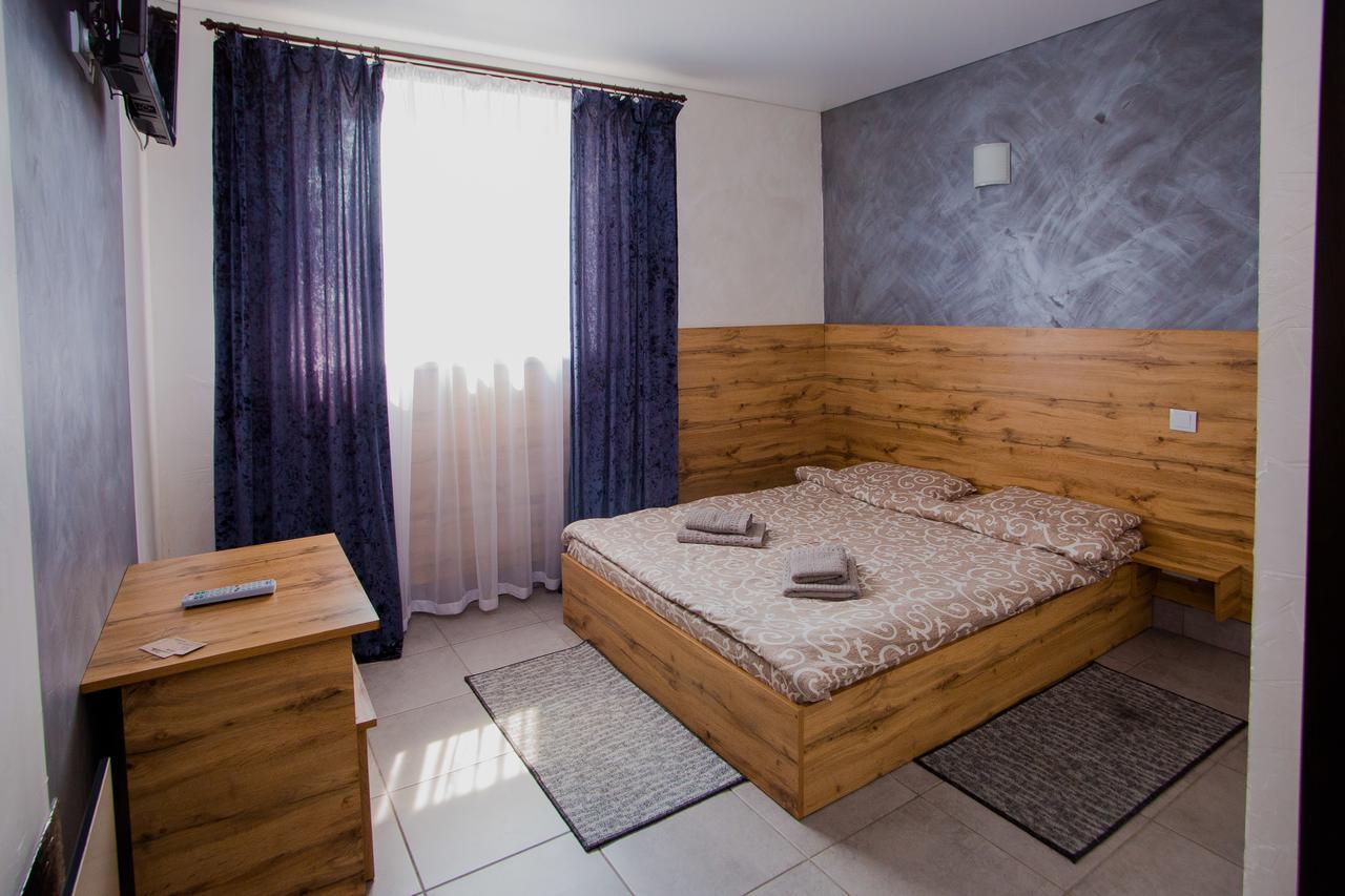 Ok Hotel Rivne Eksteriør billede